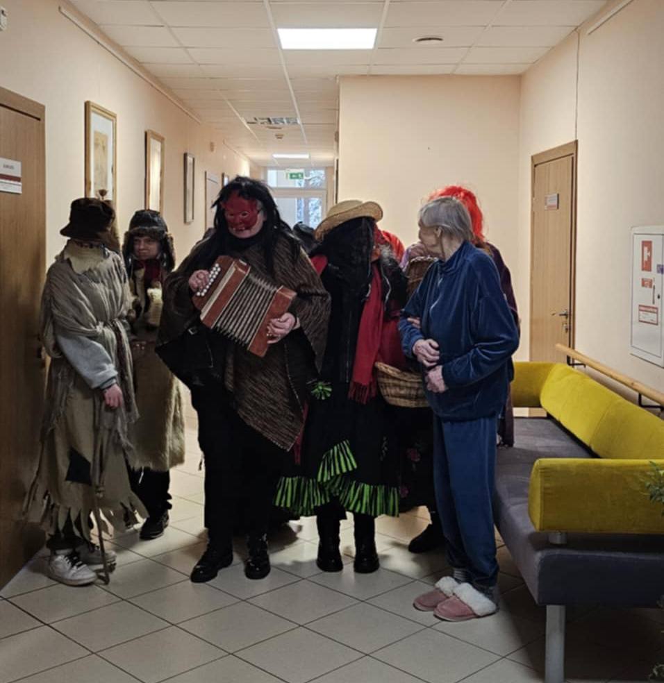 Būkite visi sotūs ir laimingi