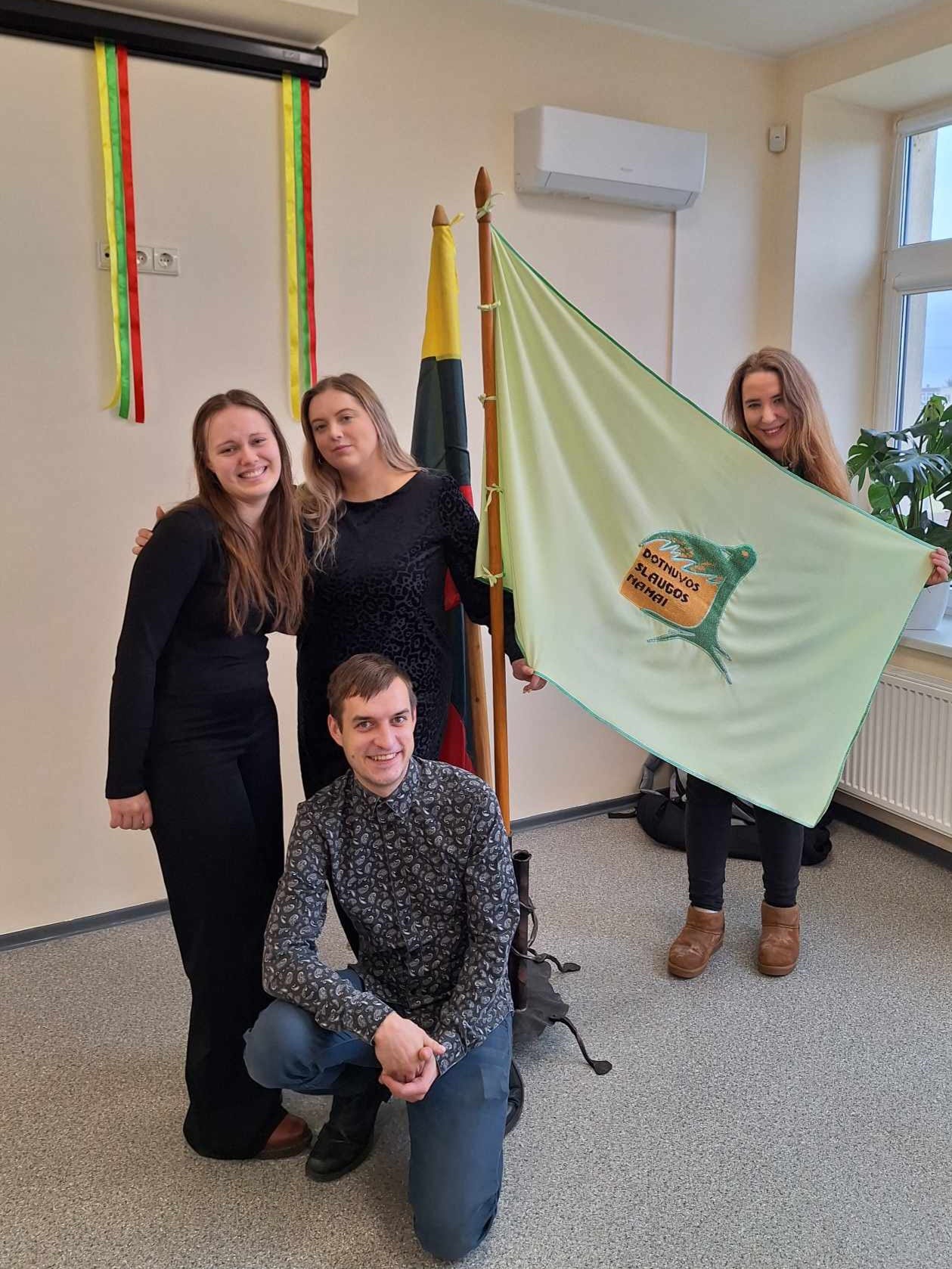 Menas senelių gerovei